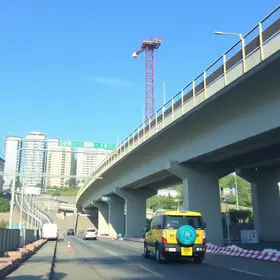obras em viaduto sobre a via da Trensurb