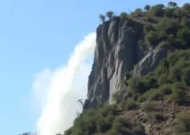pedra desprendida de morro